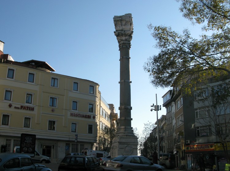 Девичий камень или колонна Марциана в Стамбуле