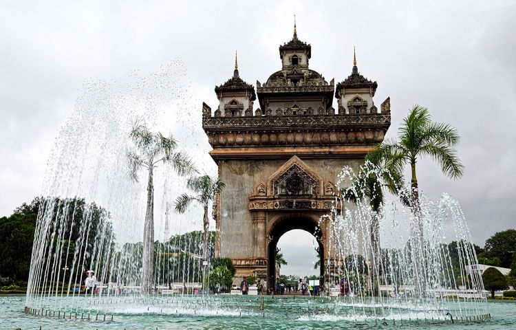 Лаос, фонтан во Вьентьян