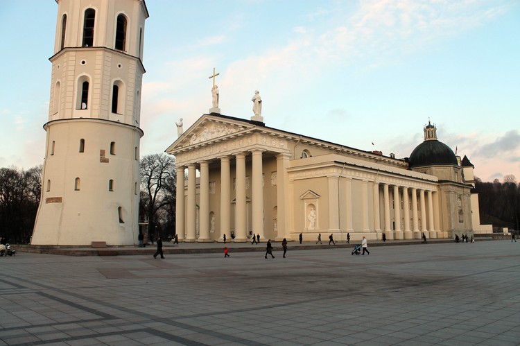Кафедральная площадь в центре Вильнюса