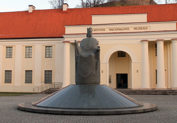 Памятник Королю Миндовгу в Вильнюсе