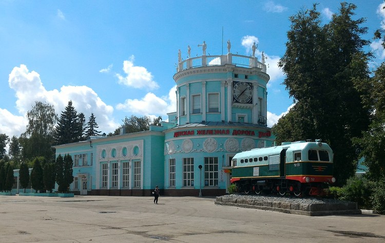 Станция Родина и памятник тепловозу Ту-2