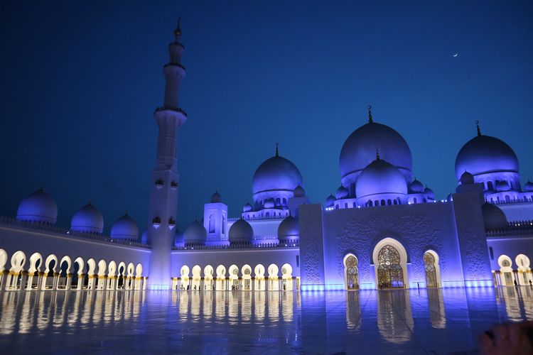 Мечеть шейха Зайда в Абу-Даби ночью