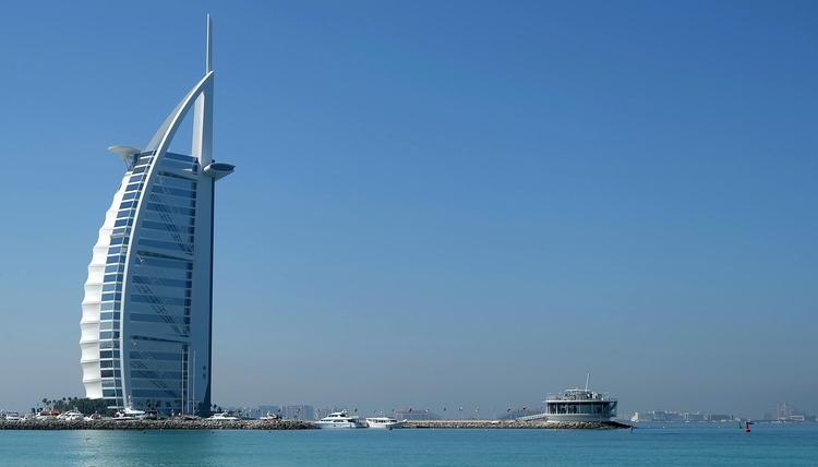 Бурдж аль-Араб - отель в форме паруса в Дубае