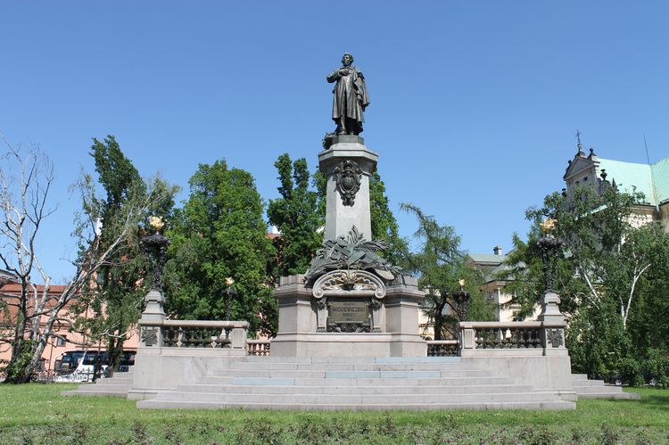 Памятник Адаму Мицкевичу в Варшаве