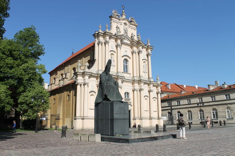 Памятник кардиналу Стефану Вышинскому в Варшаве