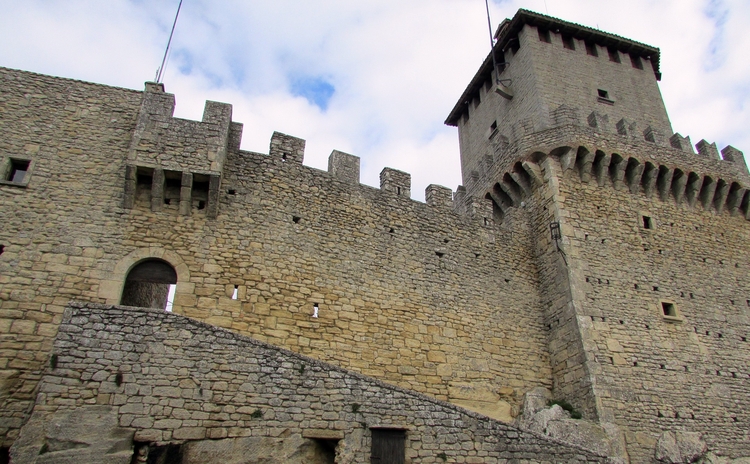 Стены крепости Сан-Марино
