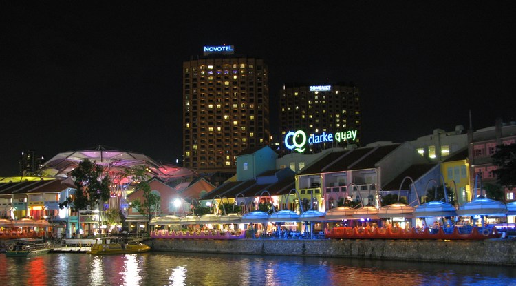 Набережная Clarke Quay (Кларке Ки) в Сингапуре