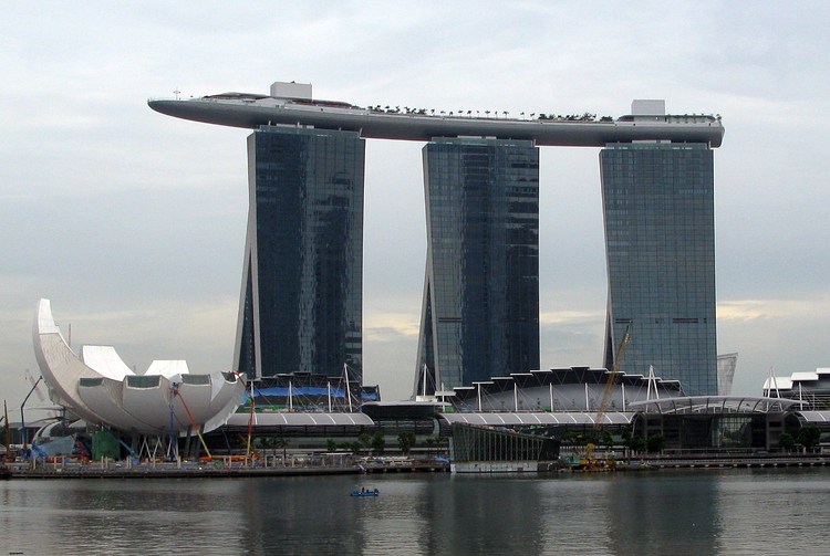Отель и подлодка Marina Bay Sands