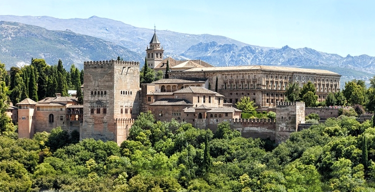 Дворец Альгамбра в Испании