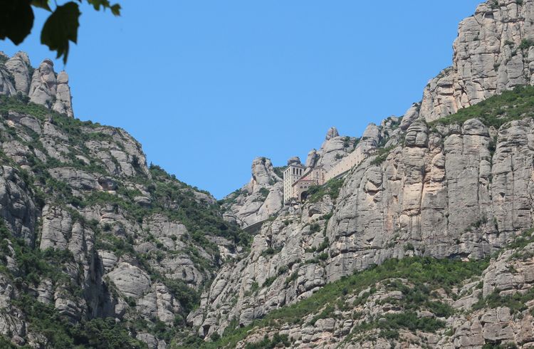 Гора Монсеррат и монастырь на ней
