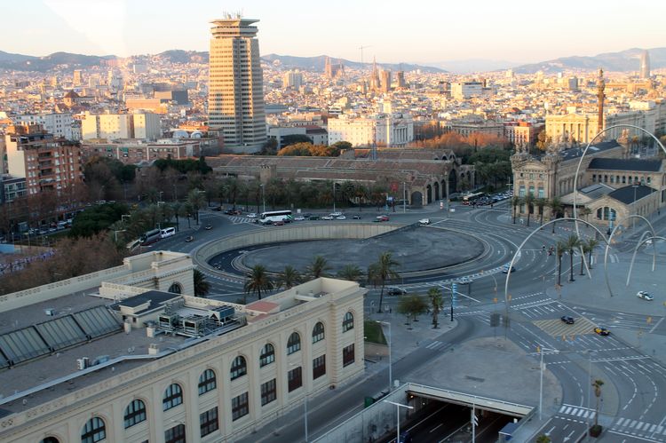 Площадь Верфей в Барселоне