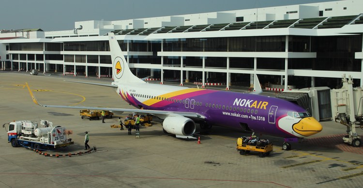 Самолёт Нок Эйр в аэропорту Бангкока Дон Мыанг