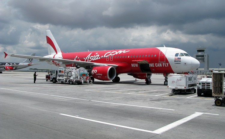 Самолёт а/к AirAsia в аэропорту Куала-Лумпура