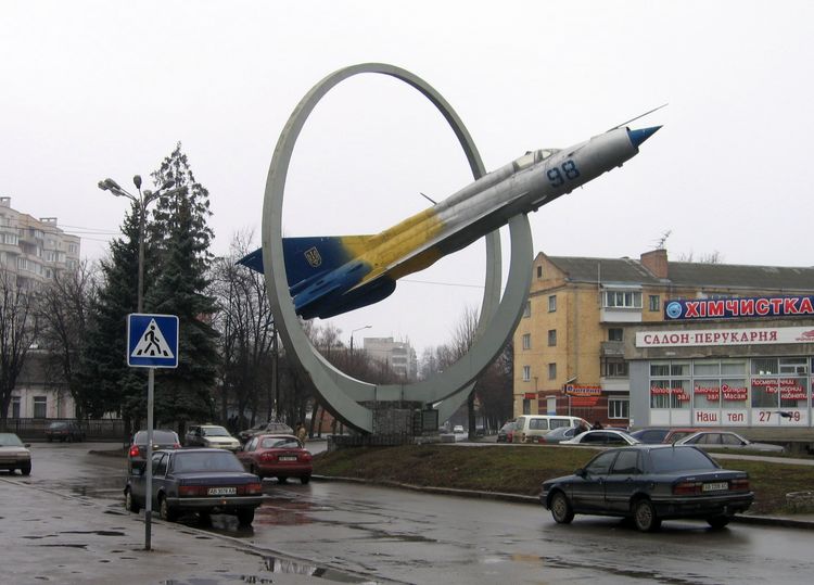Памятник самолёту МиГ-21 ПФМ в Виннице