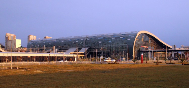 Новый железнодорожный вокзал в Адлере