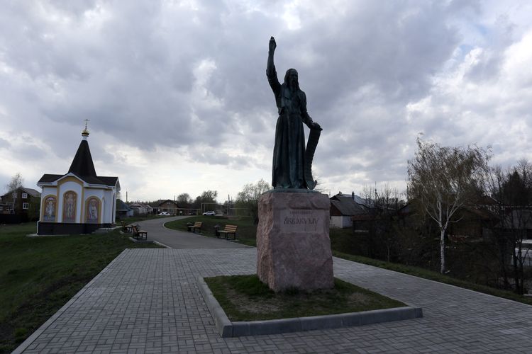 Памятник протопопу Аввакуму в Григорово