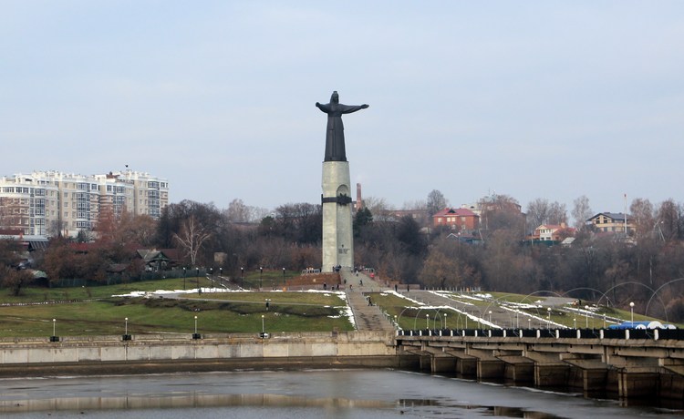 Памятник Матери в Чебоксарах