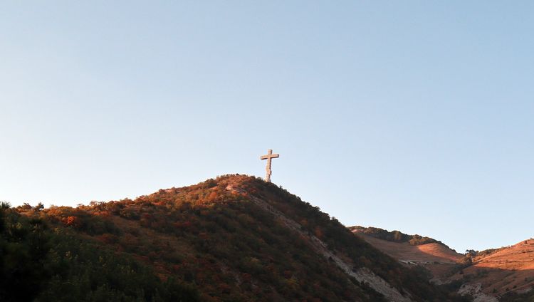 Поклонный крест на горе в Геленджике