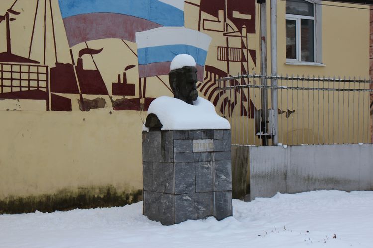Памятник Ногину в Вичуге