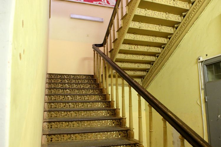 Старинная лестница внутри