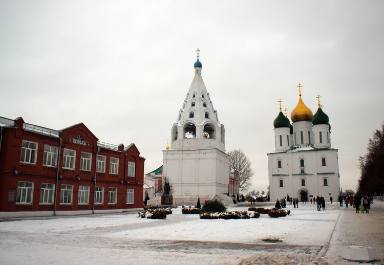 Соборная площадь в Коломенском кремле