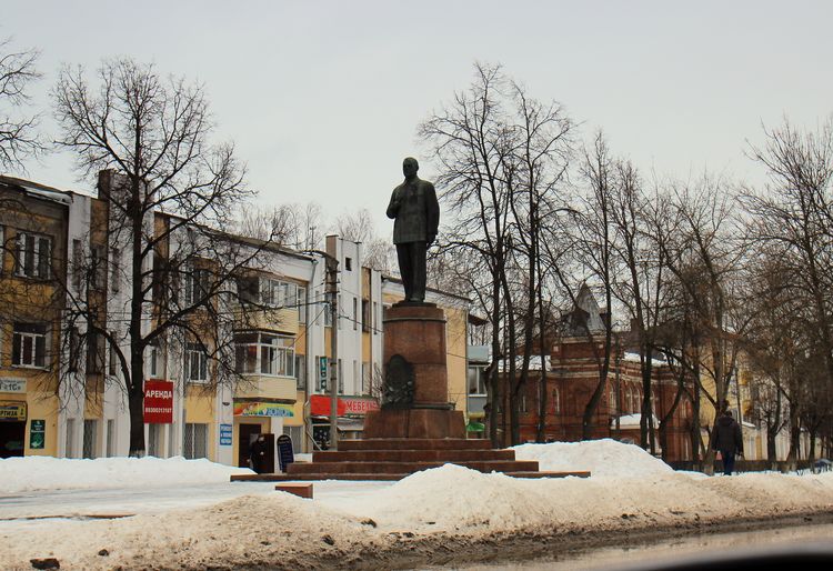 Памятник Дегтярёву в Коврове