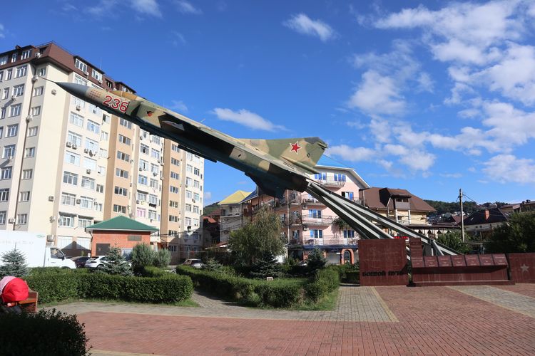 Самолёт МиГ-23 в Лазаревском