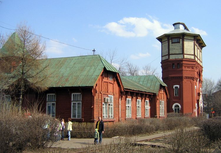 Вокзал и водонапорная башня на ст. Подмосковная