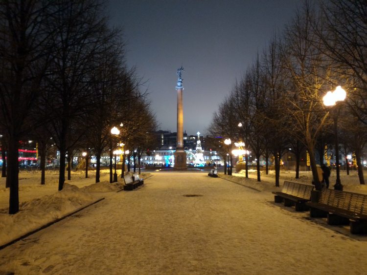 Памятная колонна на Цветном бульваре в Москве