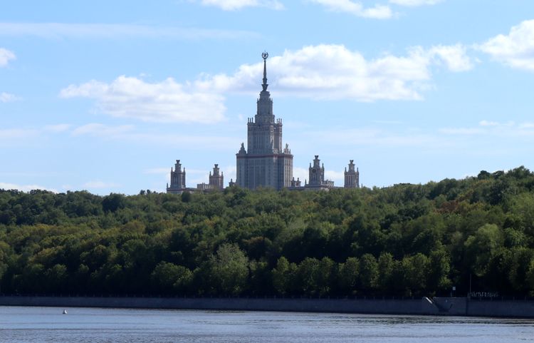 Здание МГУ в Москве