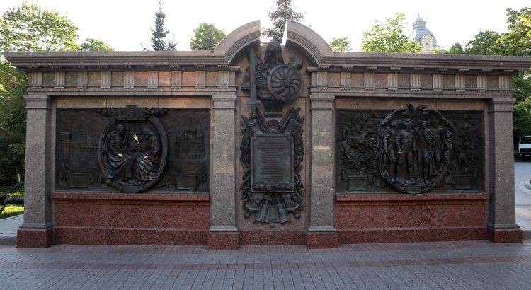 Стена в честь российских полководцев