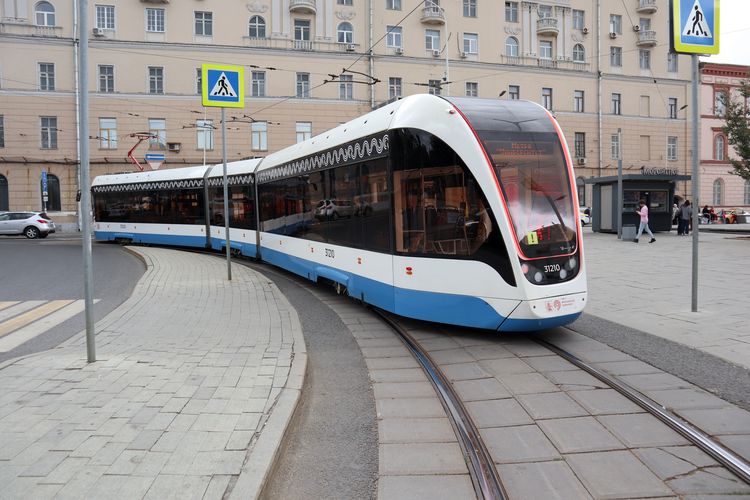 Трамвай на Чистопрудном бульваре в Москве