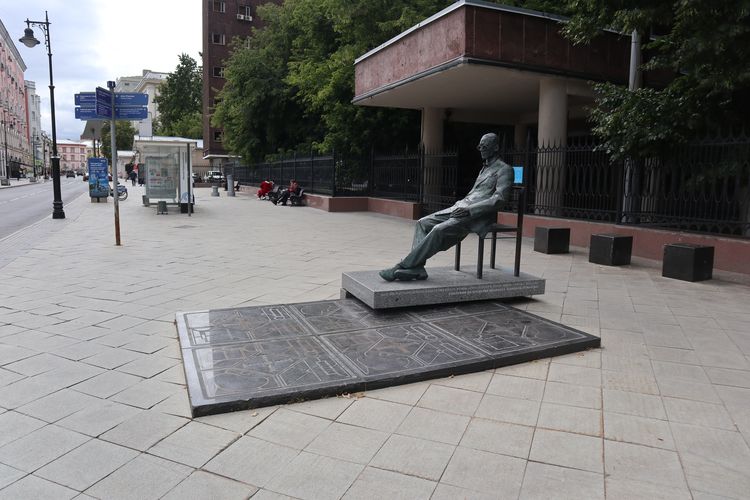 Памятник Ле Корбюзье на Мясницкой