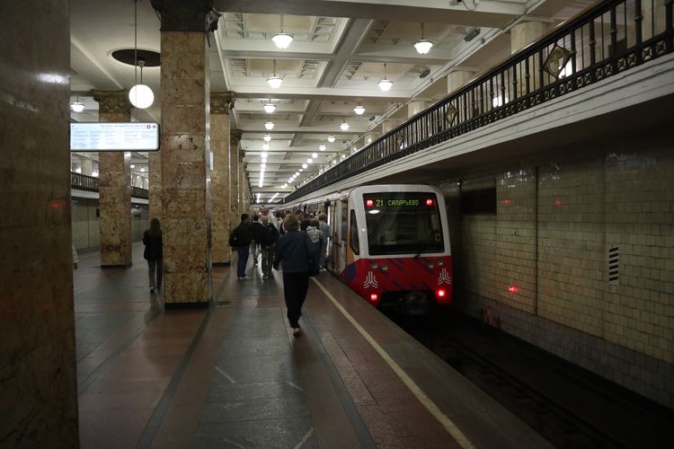 Станция метро «Комсомольская» - радиальная