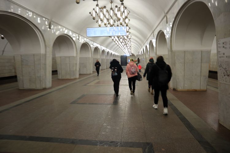 Станция метро «Менделеевская»
