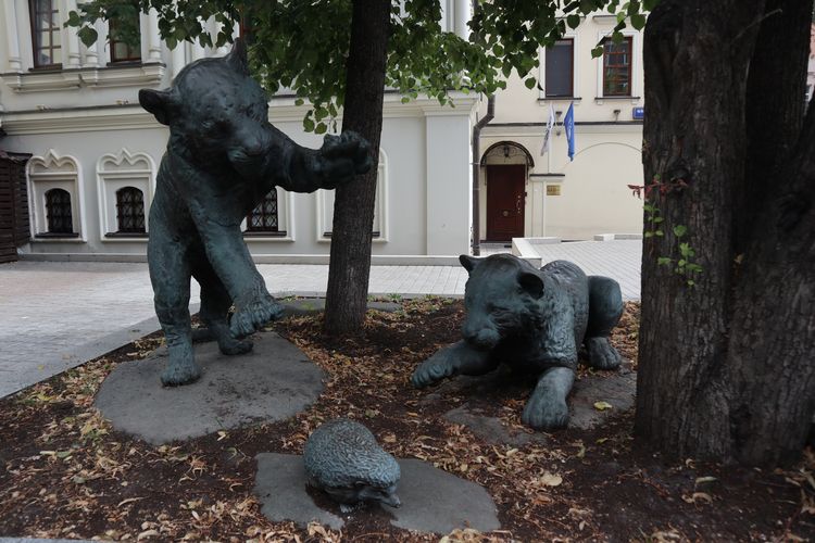Памятник «Играющие тигрята» в Москве