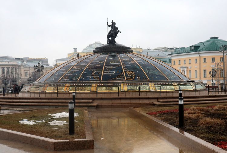 Фонтан «Часы Мира» в Москве