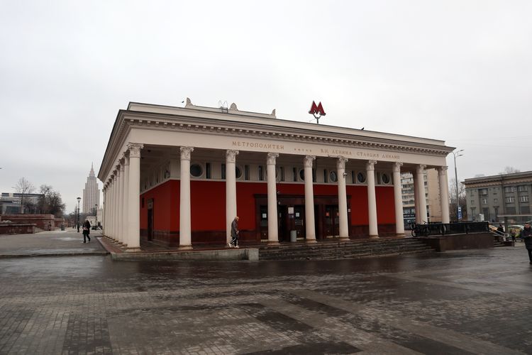 Наземный вестибюль станции метро «Динамо»
