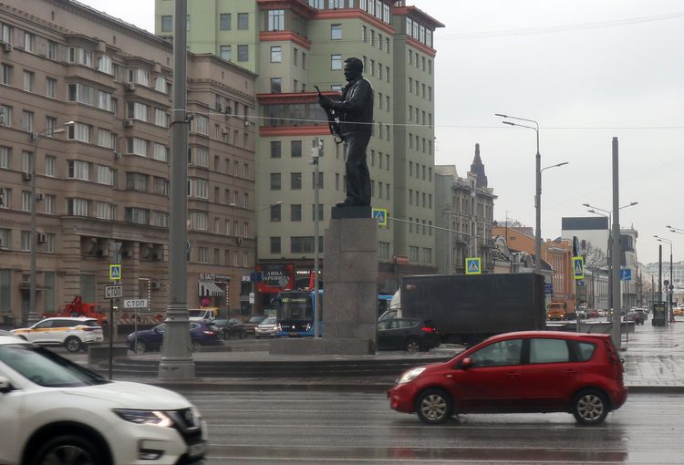 Памятник М. Т. Калашникову в Москве