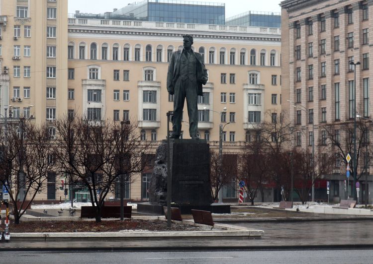 Памятник Владимиру Маяковскому на Триумфальной площади