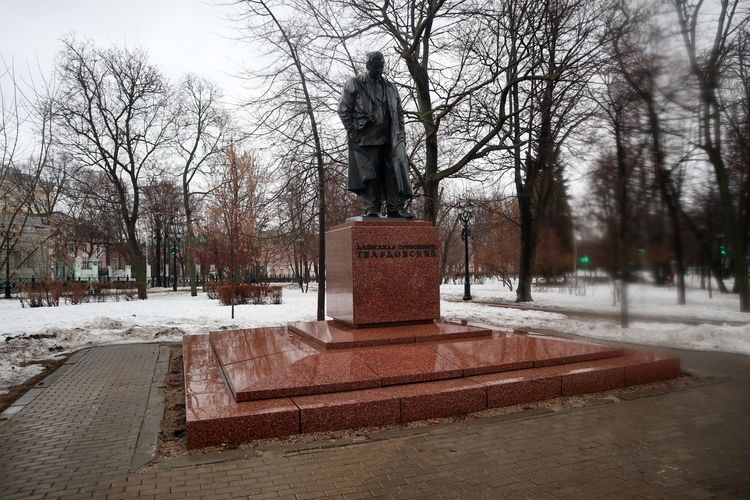Памятник А. Т. Твардовскому на Страстном бульваре