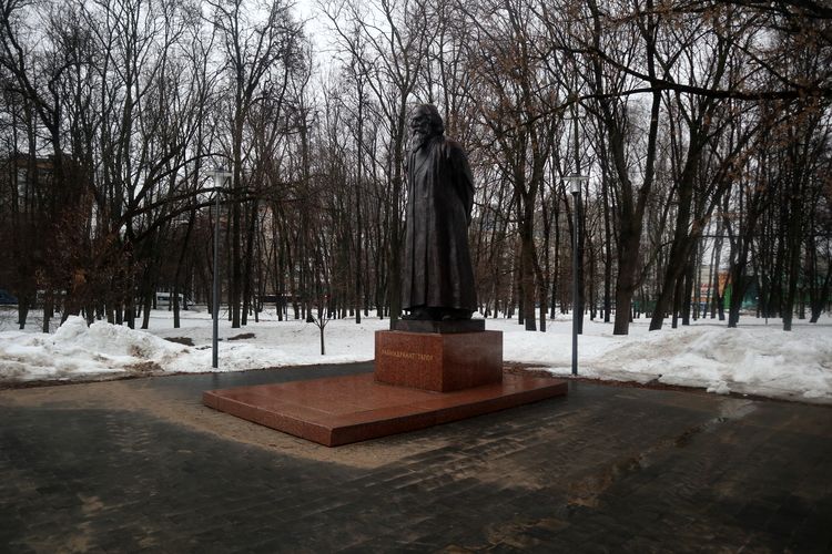 Памятник Рабиндранату Тагору в Москве