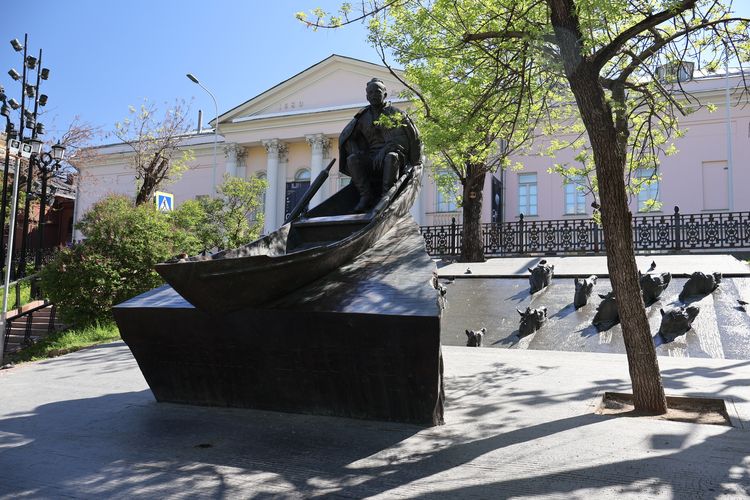 Памятник Шолохову в Москве