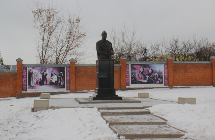 Памятник Дмитрию Пожарскому в Зарайске