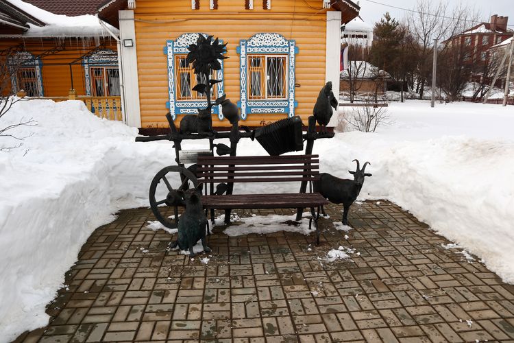 Скульптурная группа «Русская гармонь»