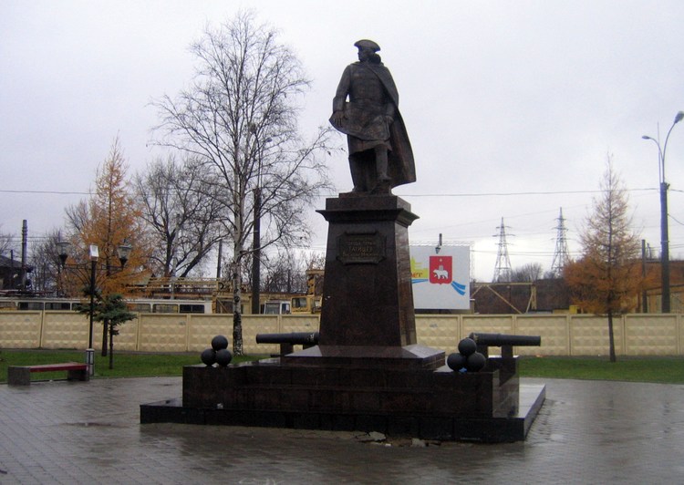 Памятник Татищеву в Перми