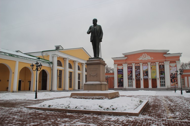 Памятник физиологу Павлову в Рязани