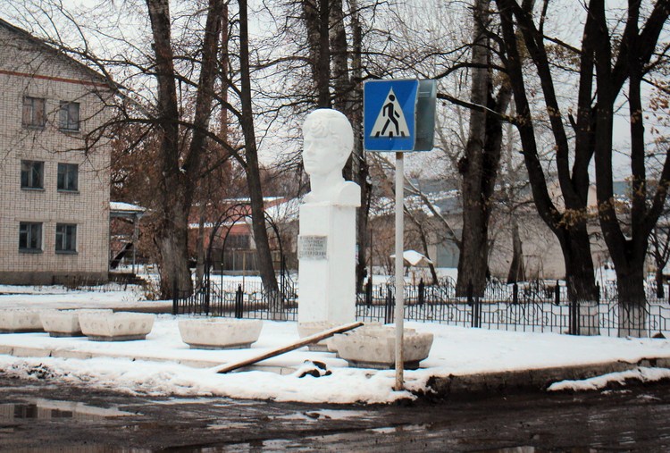 Памятник Есенину в Спас-Клепиках