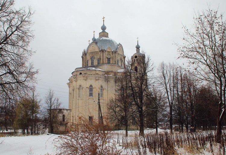 Вид на Троицкую церковь в Гусе-Железном