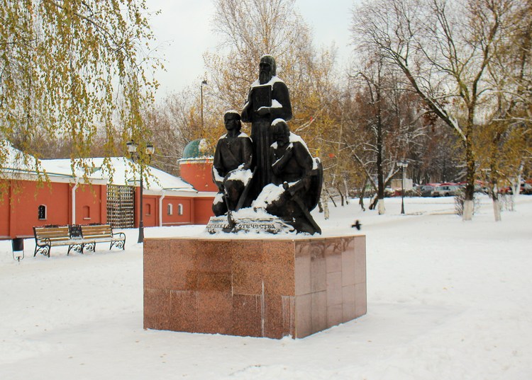Памятник защитникам лавры в Сергиевом Посаде